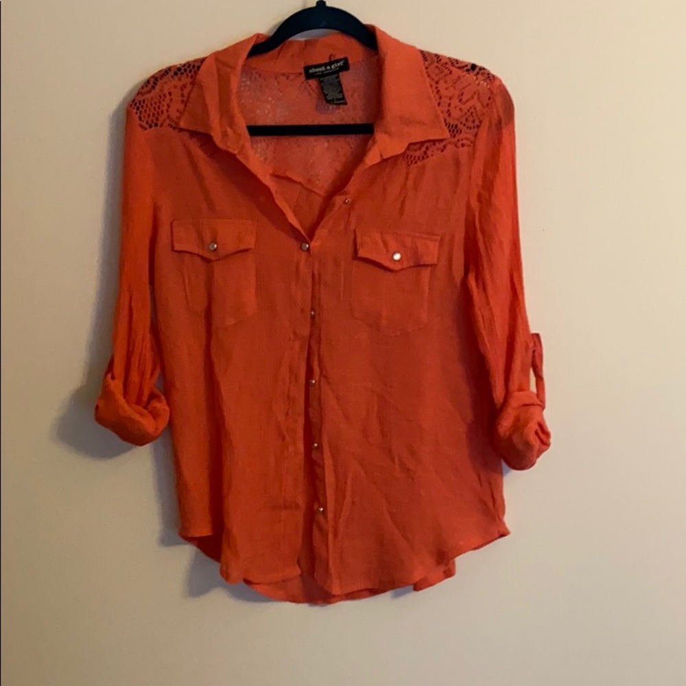 Women’s collared button down shirt